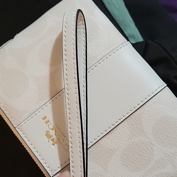 COACH white and gold wristlet - Picture 2 of 11